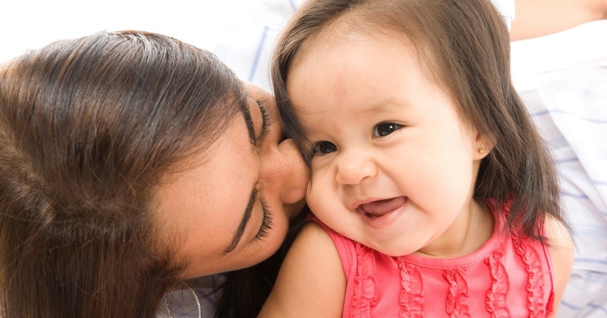 Eye daughter. Фото новорожденных с поцелуями.