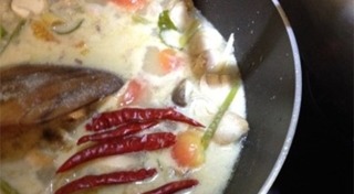 ต้มข่าไก่