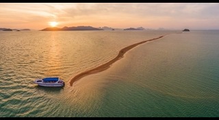 ทะเลแหวกสันหลังมังกร