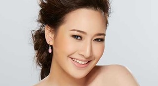 แคร์ ฉัตรฑริกา