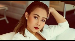 พลอย พรทิพย์