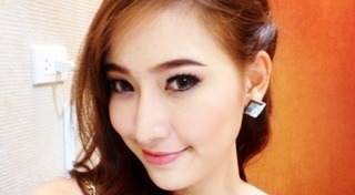 แคร์ ฉัตรฑริกา