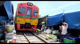 ตลาดร่มหุบ