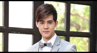 ใต้เงาจันทร์