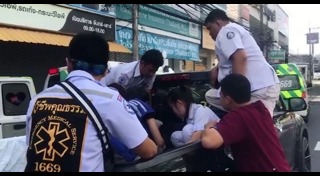 คลอดลูกบนรถ