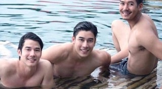 ดาราถ่ายแบบแพรว