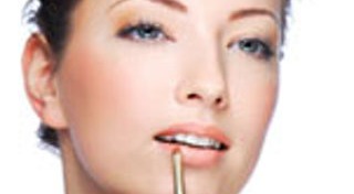 ดินสอเขียนขอบปาก