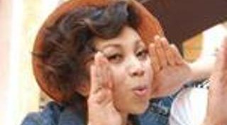 อุ้ม ขจรกิติ์